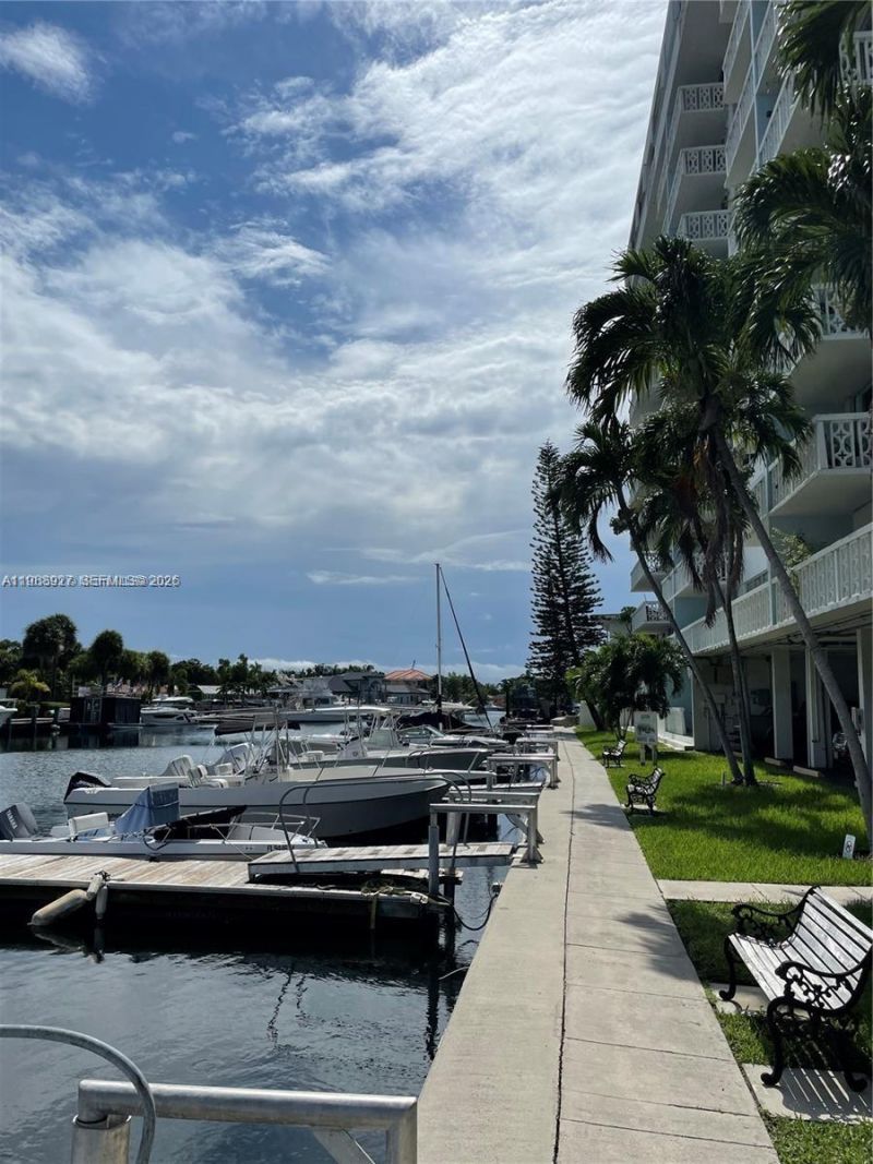 13155 Ixora Ct , Unit 901, North Miami, FL 33181 Photo