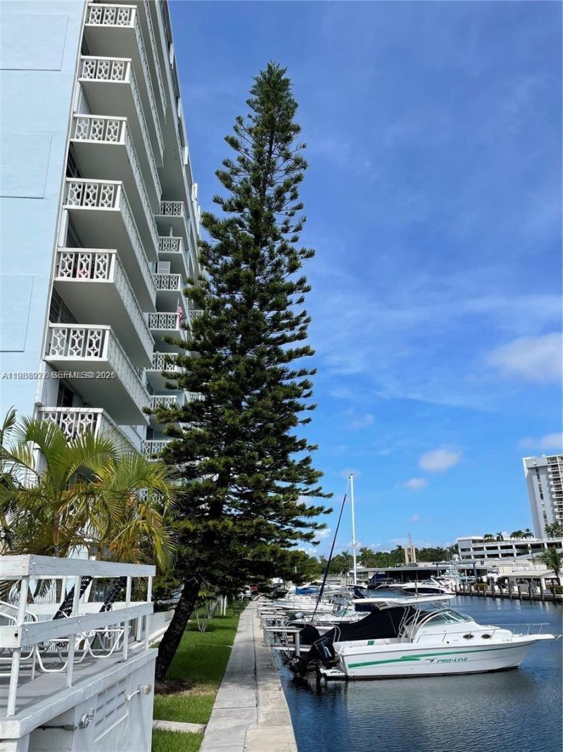 13155 Ixora Ct , Unit 901, North Miami, FL 33181 Photo