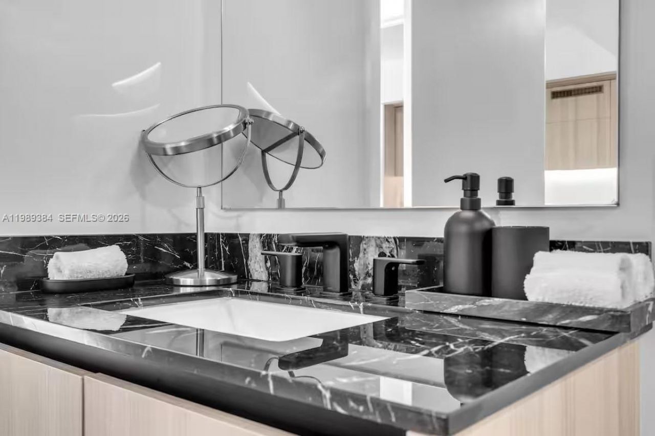 225 N Miami Ave, Unit 202, Miami, FL 33128 Photo