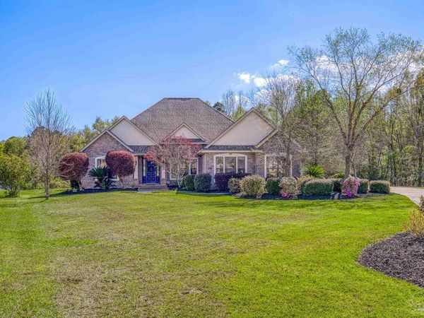 5746 Highland Lake Dr, Milton, FL 32583