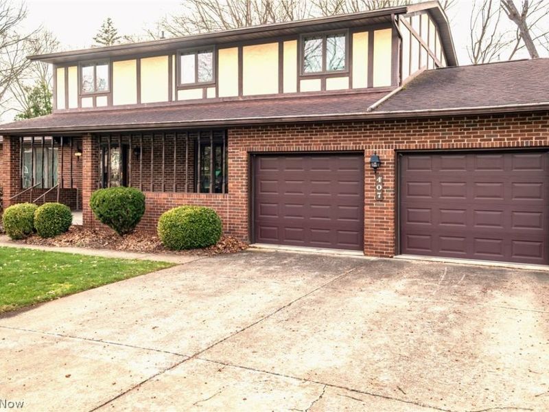 407 Eastbury Avenue NE, North Canton, OH 44720 Photo 1