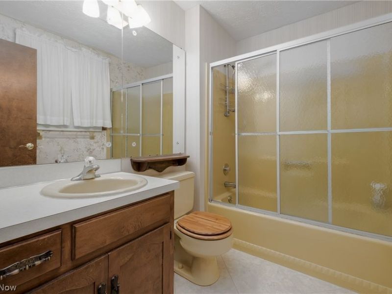 407 Eastbury Avenue NE, North Canton, OH 44720 Photo 18