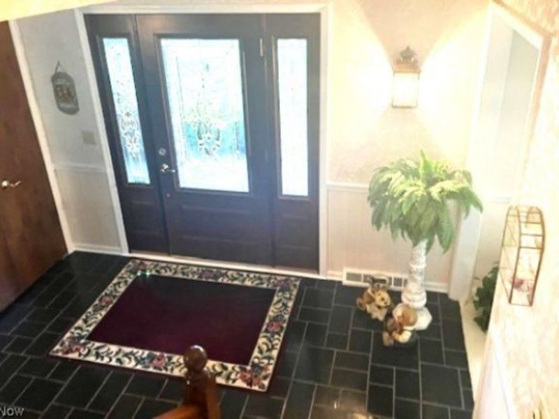 407 Eastbury Avenue NE, North Canton, OH 44720 Photo 5