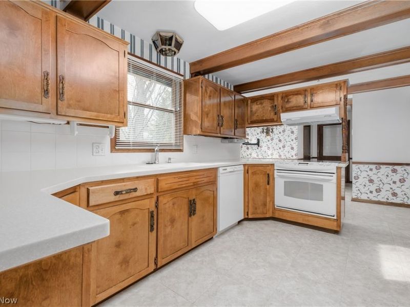 407 Eastbury Avenue NE, North Canton, OH 44720 Photo 8