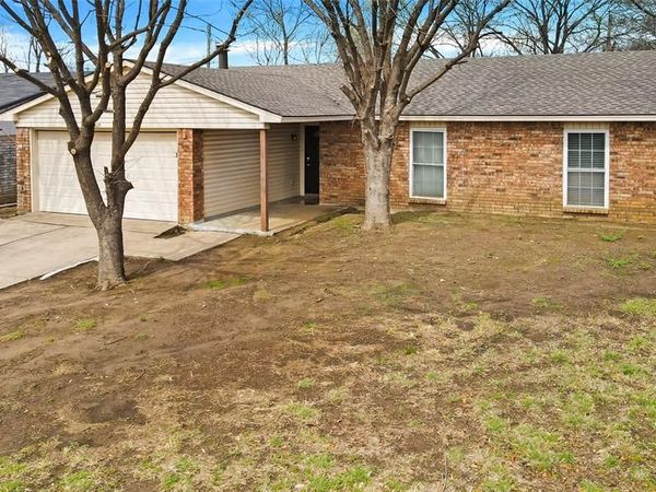 7437 Sandhurst Lane S, North Richland Hills, TX 76182