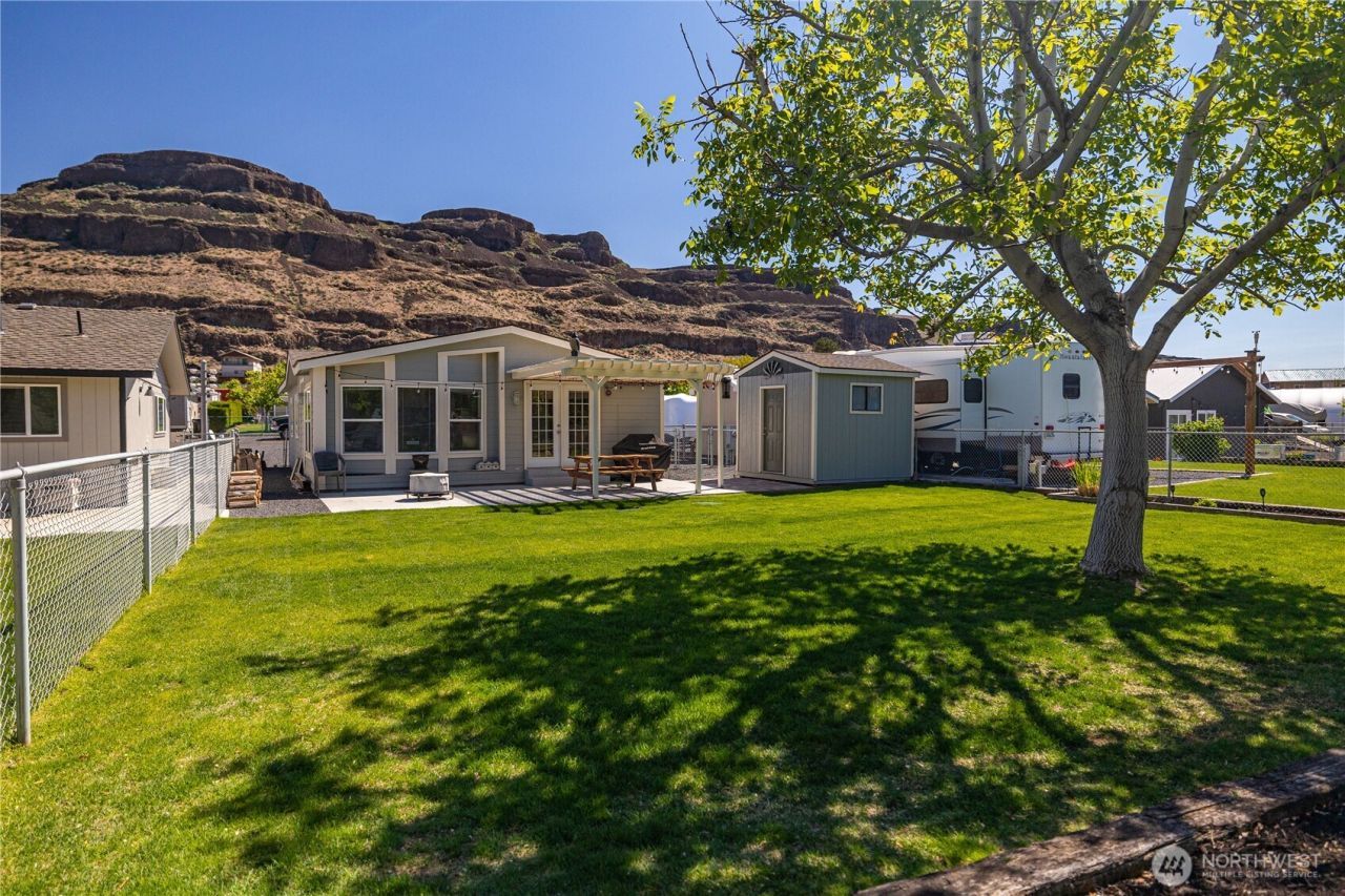 878 SW Hunter Avenue, Quincy, WA 98848 Main Photo