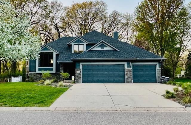 7832 18th Street N, Oakdale, MN 55128