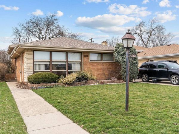 7030 N Crawford Avenue N, Lincolnwood, IL 60712
