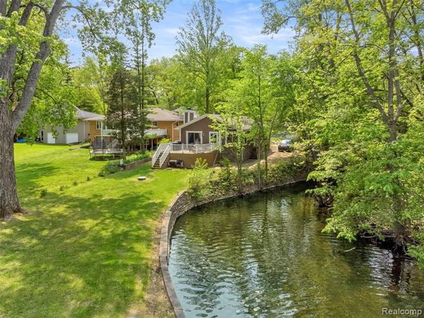 11970 Greenway Circle, Green Oak Twp, MI 48178