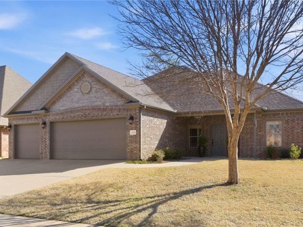 3819 N 3rd Street , Rogers, AR 72756