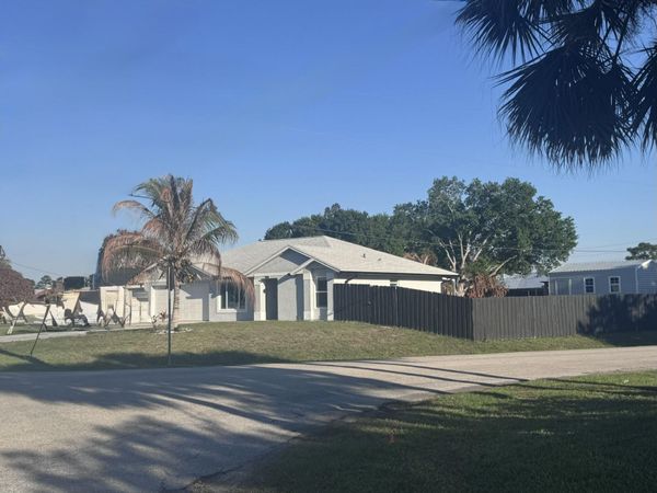272 SW Crescent Avenue, Port St. Lucie, FL 34984