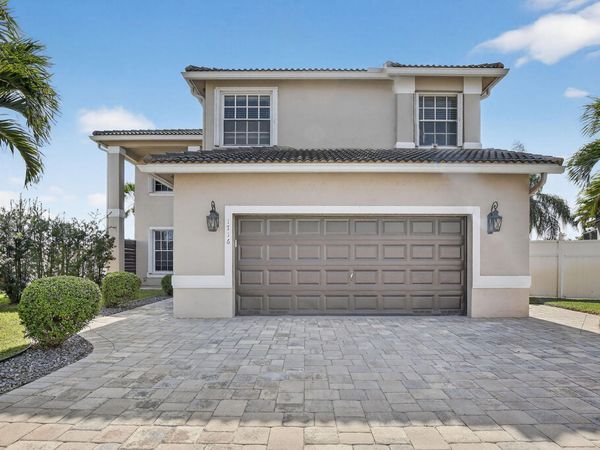 1716 NW 166th Avenue, Pembroke Pines, FL 33028
