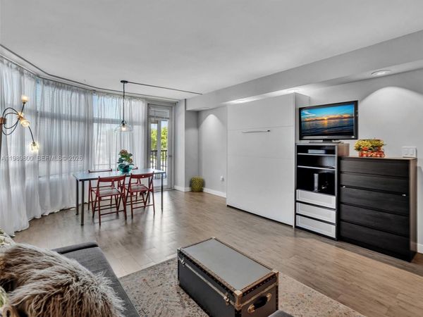 3375 N Country Club Dr , Unit 208, Aventura, FL 33180