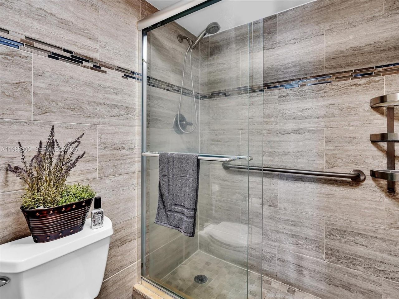 3375 N Country Club Dr , Unit 208, Aventura, FL 33180 Photo