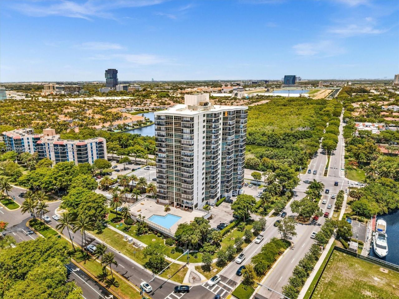 3375 N Country Club Dr , Unit 208, Aventura, FL 33180 Photo