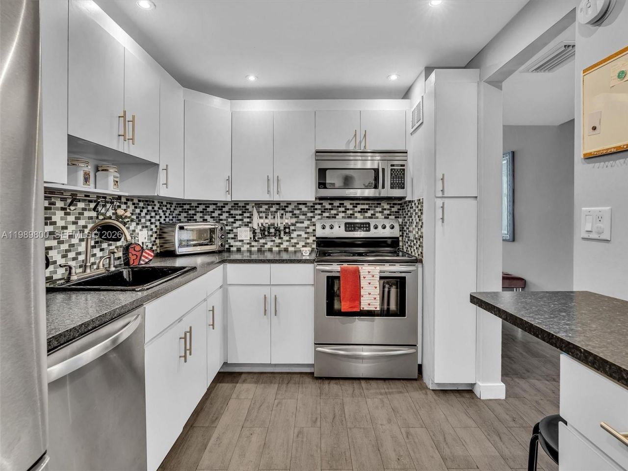 3375 N Country Club Dr , Unit 208, Aventura, FL 33180 Photo