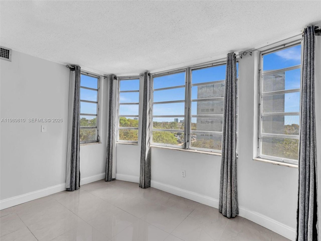 1770 NE 191st St , Unit 500-1, Miami, FL 33179 Photo