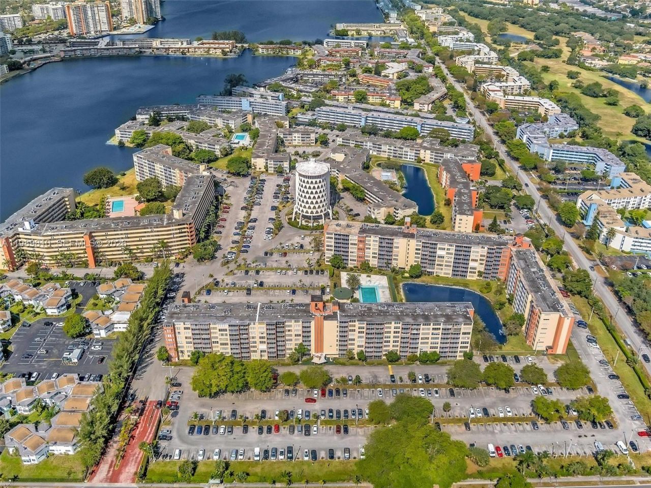 1770 NE 191st St , Unit 500-1, Miami, FL 33179 Photo