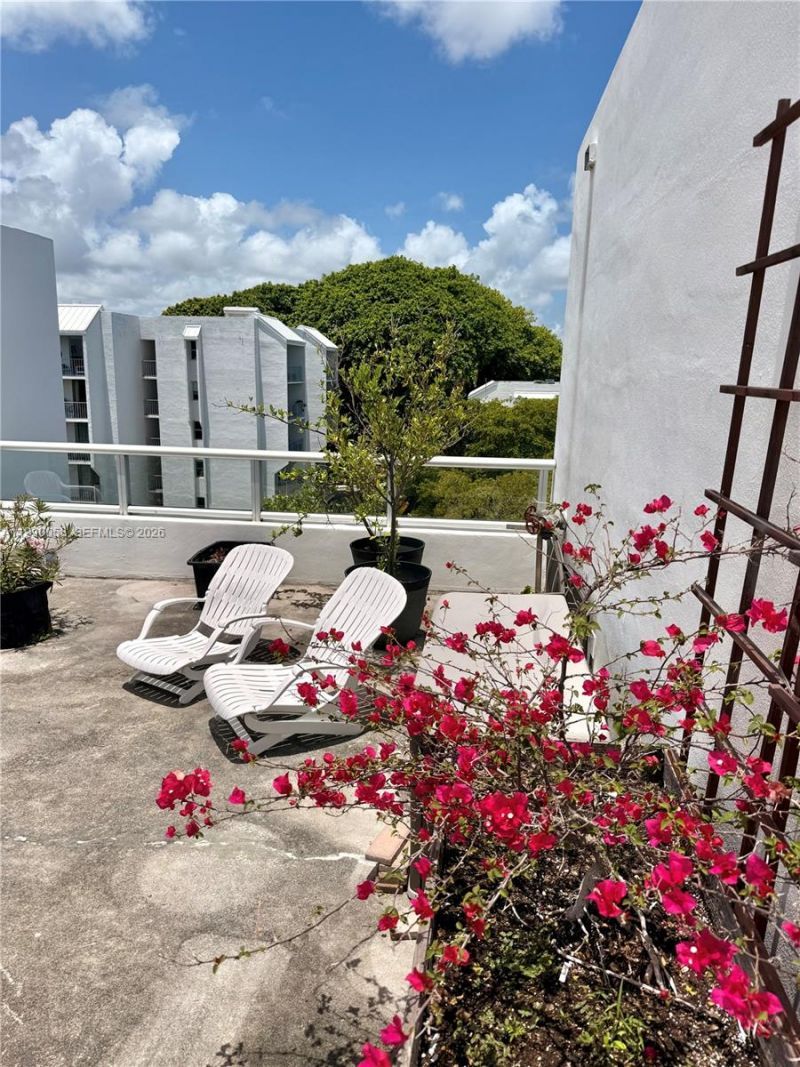 720 NE 62nd St, Unit 507, Miami, FL 33138 Photo