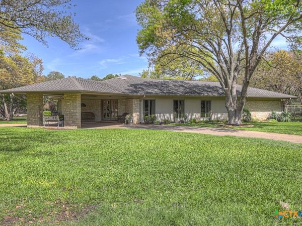 8 Trophy Lane, New Braunfels, TX 78132