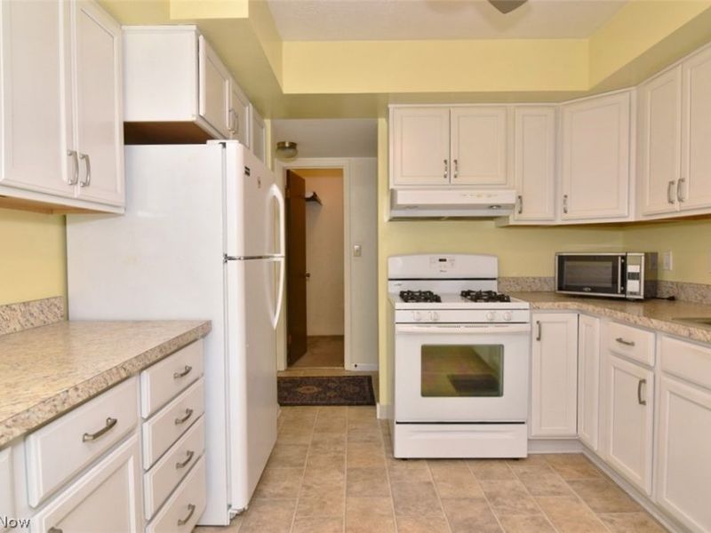 6270 Greenwood, Unit 302, Sagamore Hills, OH 44067 Photo 4