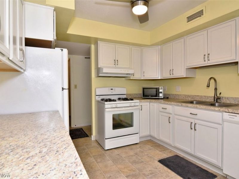 6270 Greenwood, Unit 302, Sagamore Hills, OH 44067 Photo 7