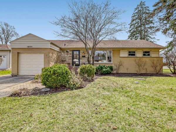 1605 W Fremont Street, Arlington Heights, IL 60005