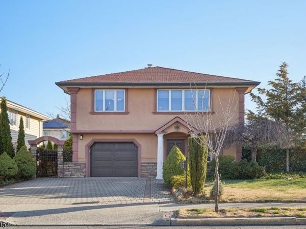 2 Ivy Ln, Wallington, NJ 07057