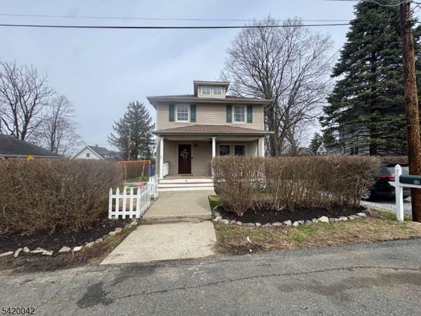 10 Governor Haines St, Hamburg, NJ 07419