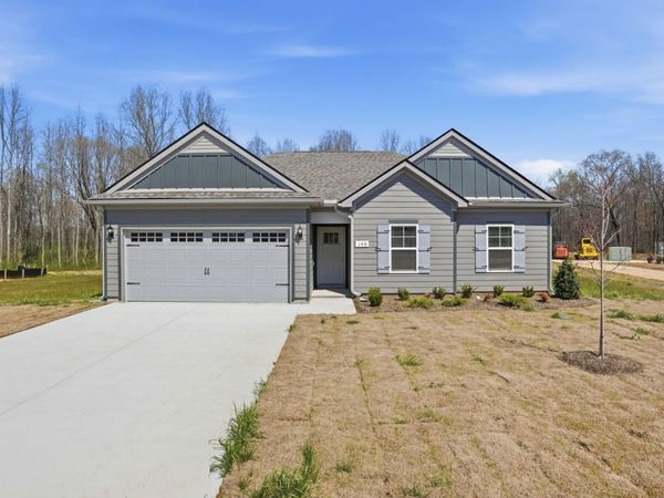180 Stillwater Way, Tullahoma, TN 37388