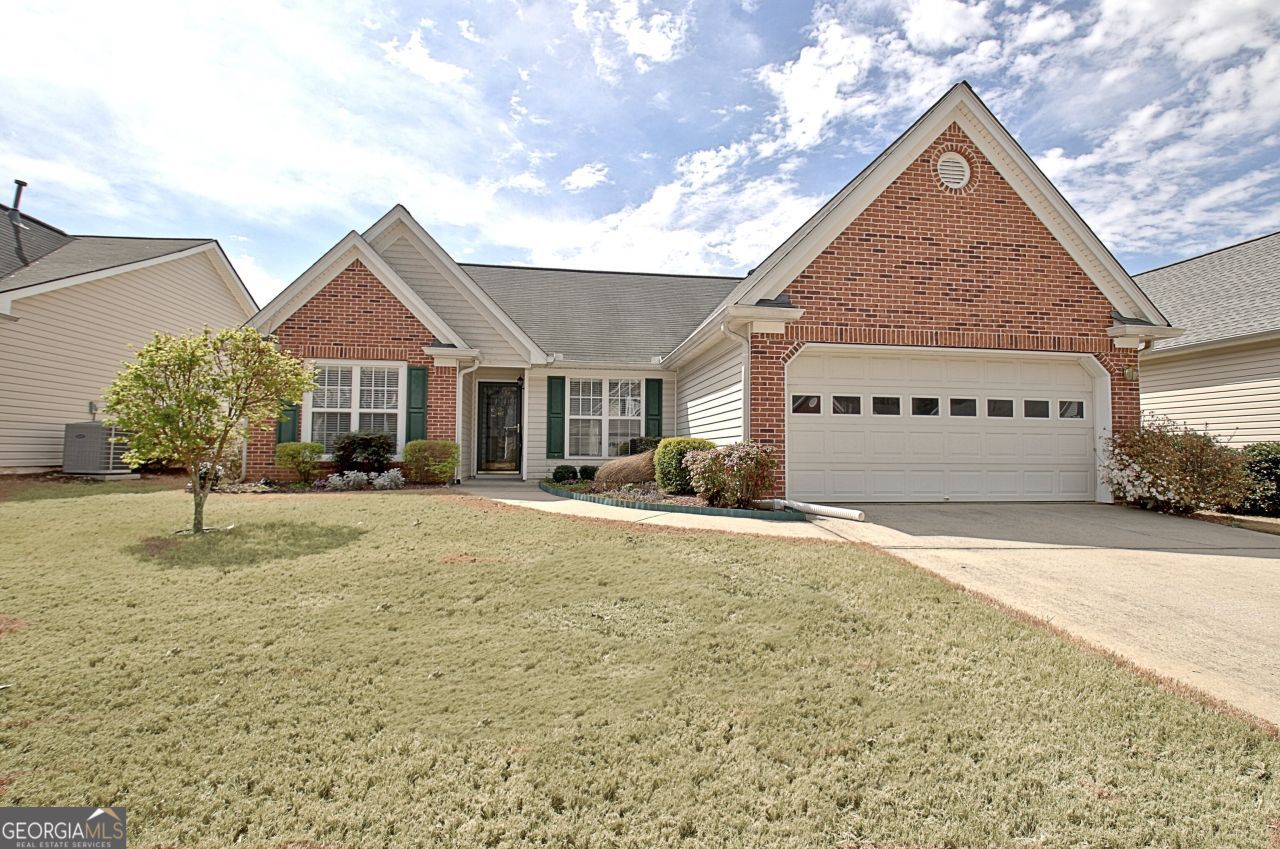 130 N Square Lane, Newnan, GA 30263 Main Photo