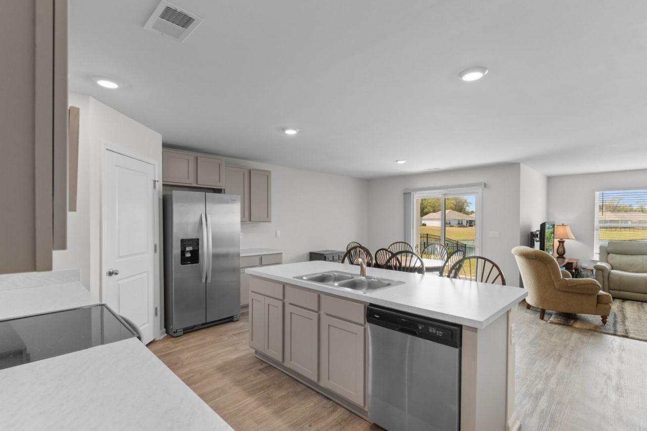 518 Sugar Pine Dr.  Photo 4