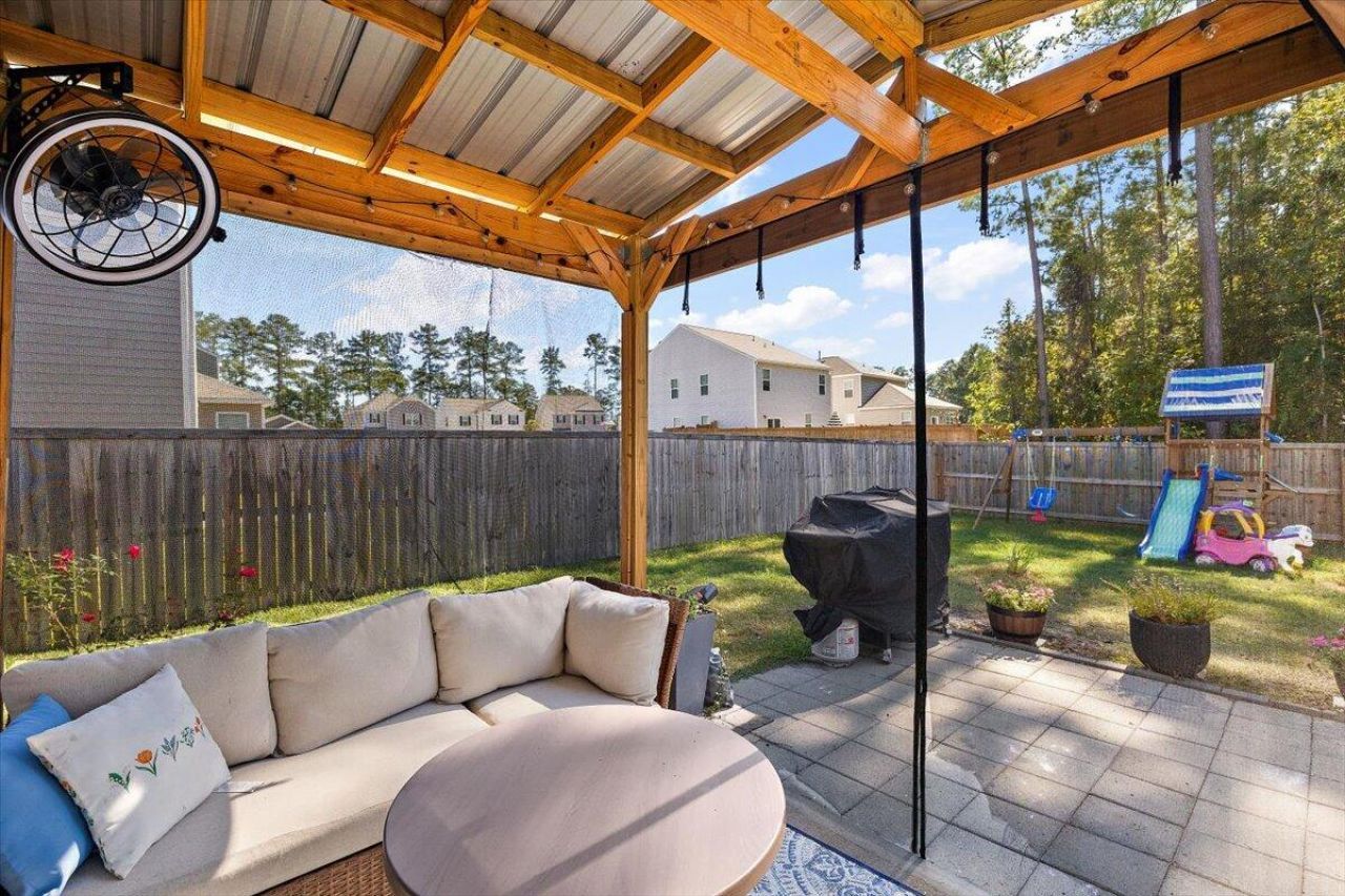 648 Silver Spruce Street Photo 18