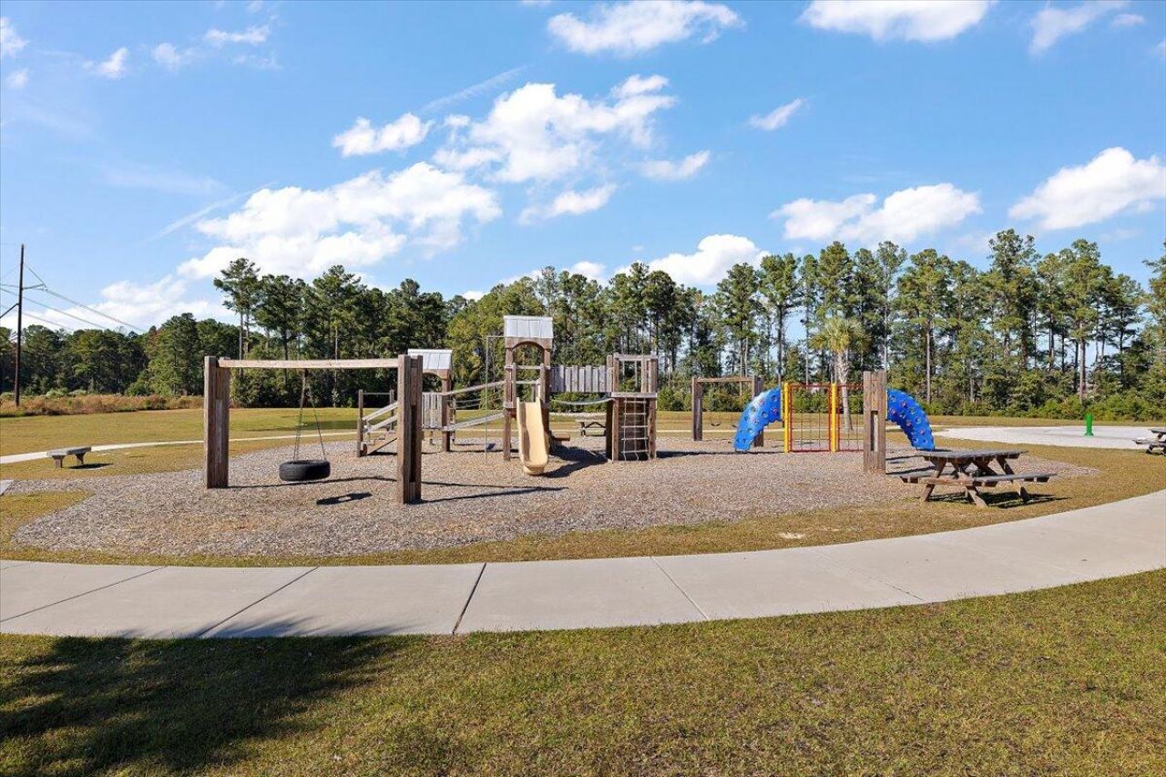 648 Silver Spruce Street Photo 27