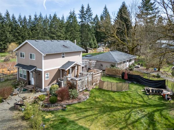 7874 & 7876 Fairview Rd, Black Creek, BC V9J 1G5