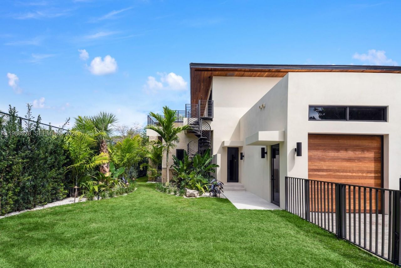 5545 SW 81st Ter , Miami, FL 33143 Photo