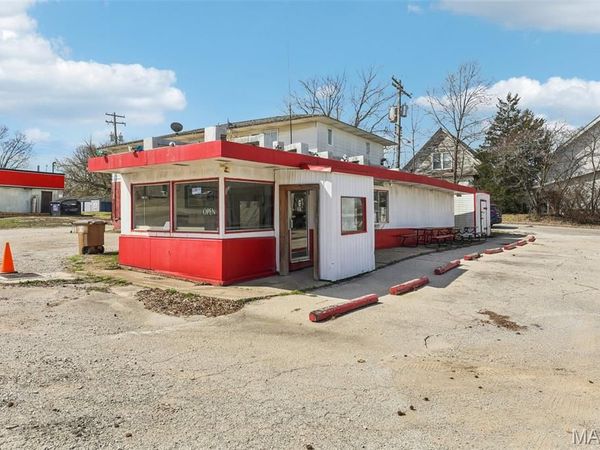 201 Dearborn Street , Hillsboro, IL 62049