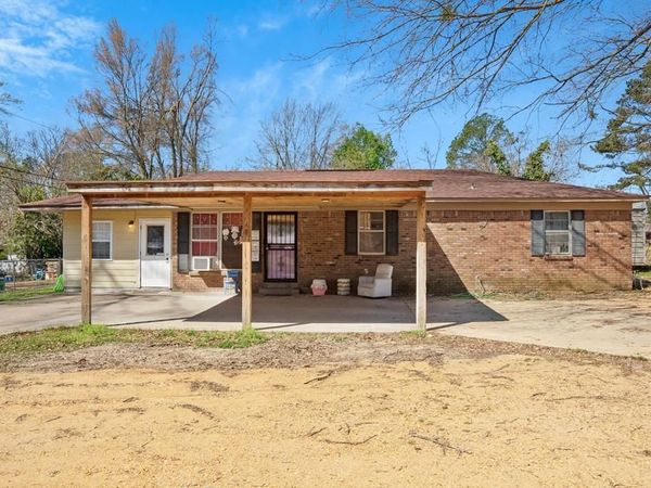 145 Broome St, Charleston, MS 38921