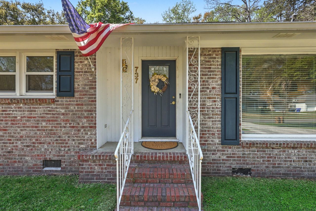 737 Canary Drive Photo 4