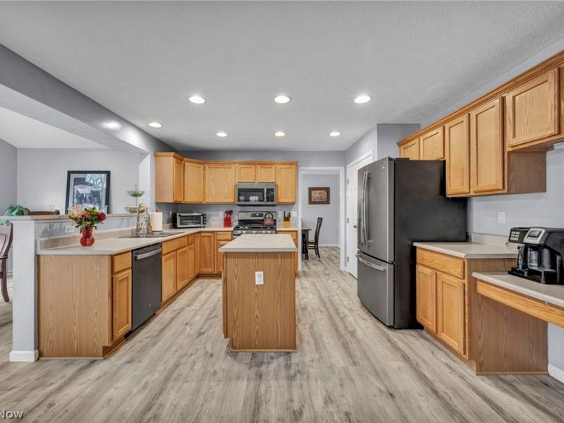 4195 Jenee Drive , Lorain, OH 44053 Photo 12