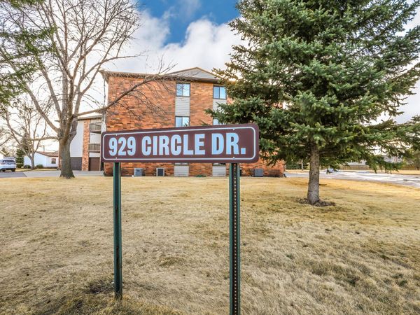 929 Circle Drive, Aberdeen, SD 57401
