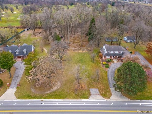 13000 Plumbrook Road, Sterling Heights, MI 48312