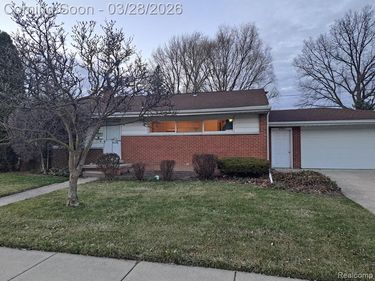 22441 E Price Drive, Clinton Twp, MI 48035