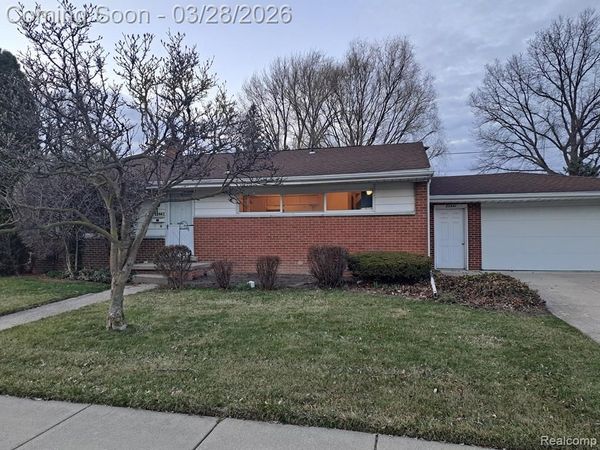 22441 E Price Drive, Clinton Twp, MI 48035