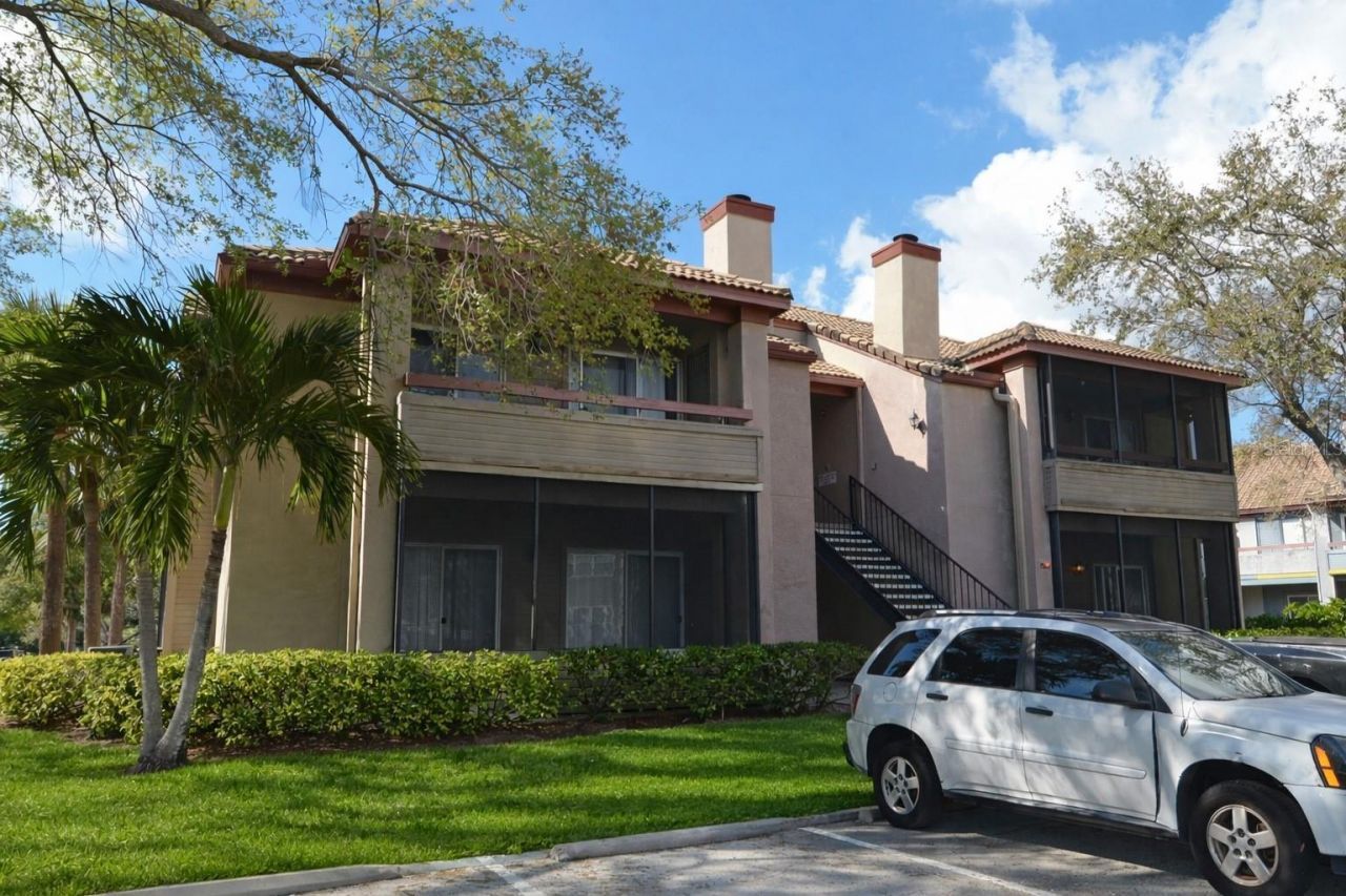 10265 Gandy Boulevard N, Unit 907, Saint Petersburg, FL 33702 Photo