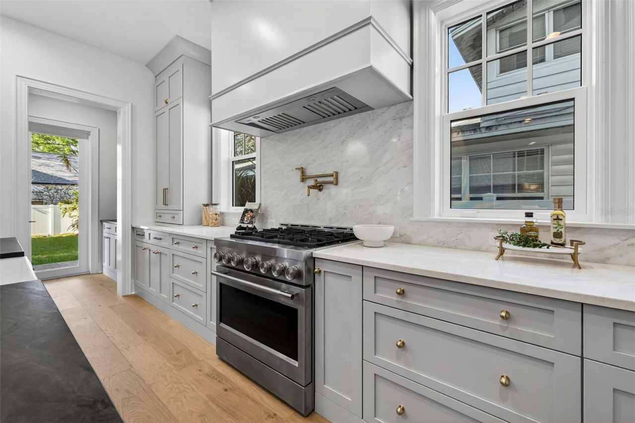 939 19th Avenue N, Saint Petersburg, FL 33704 Photo