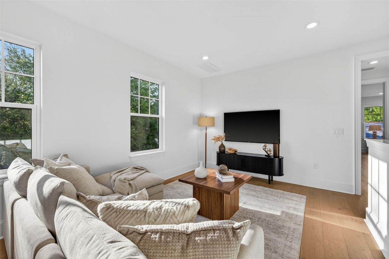 939 19th Avenue N, Saint Petersburg, FL 33704 Photo