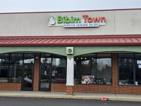 738 S Butterfield Road, Mundelein, IL 60060