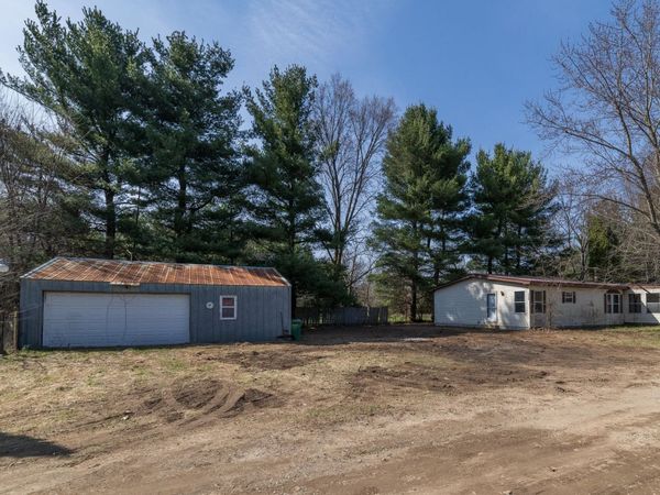 13064 Riverside Drive, Constantine, MI 49042