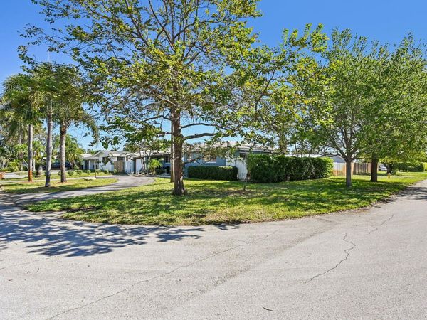 818 SE 9th Terrace, Deerfield Beach, FL 33441